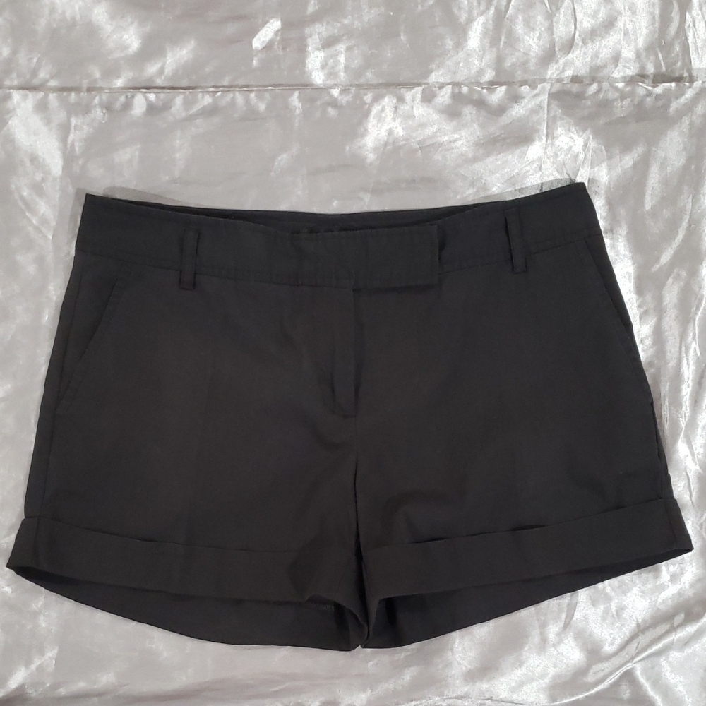 Daisy Fuentes Black Bermuda Shorts Modern Sleek Design